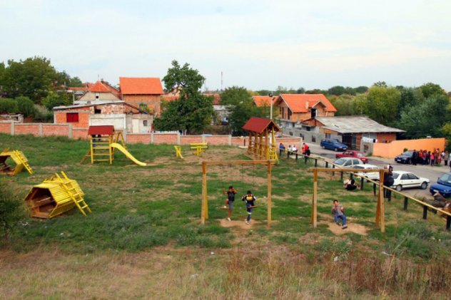 PRIZNANJE OPŠTINI SURČIN ZA UNAPREĐENJE ŽIVOTA ROMA – Radio 